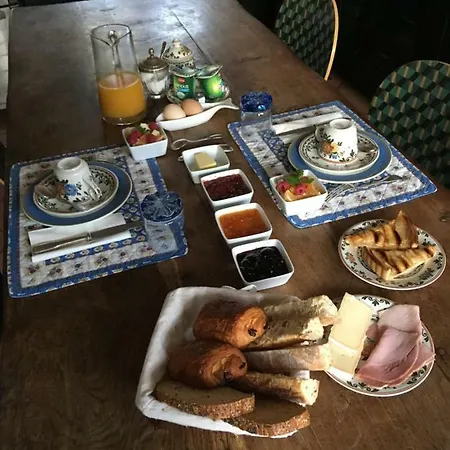 Le Buzet Bleu Bed and Breakfast