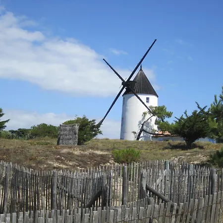 Alojamento de Acomodação e Pequeno-almoço Le Buzet Bleu 3*