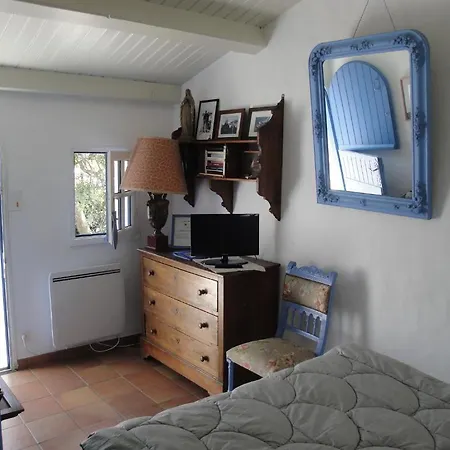 Alojamento de Acomodação e Pequeno-almoço Le Buzet Bleu 3*