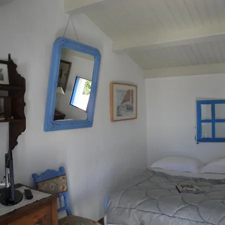 Le Buzet Bleu Bed & Breakfast 3*