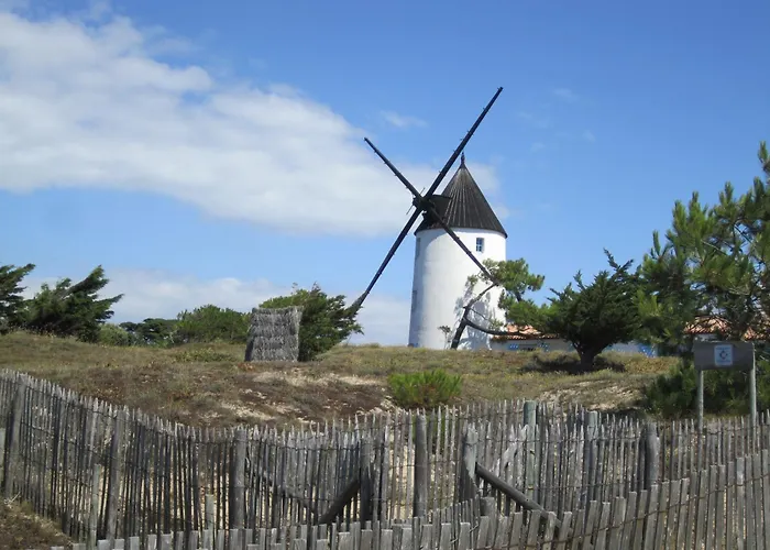 Alojamento de Acomodação e Pequeno-almoço Le Buzet Bleu 3*