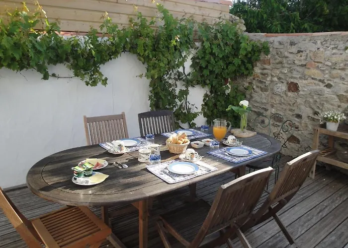 Alojamento de Acomodação e Pequeno-almoço Le Buzet Bleu