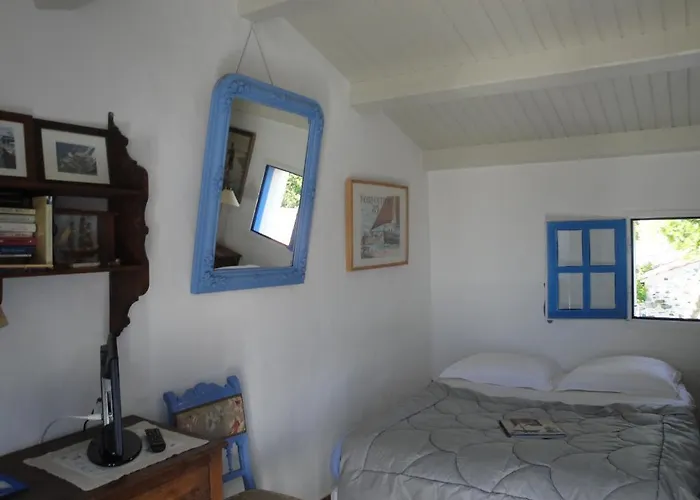 Le Buzet Bleu Couette-café 3*