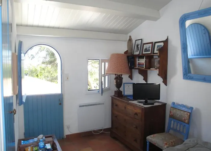 Alojamento de Acomodação e Pequeno-almoço Le Buzet Bleu